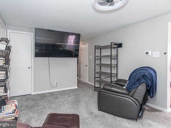 3rd image of 10 Jerrys Ave