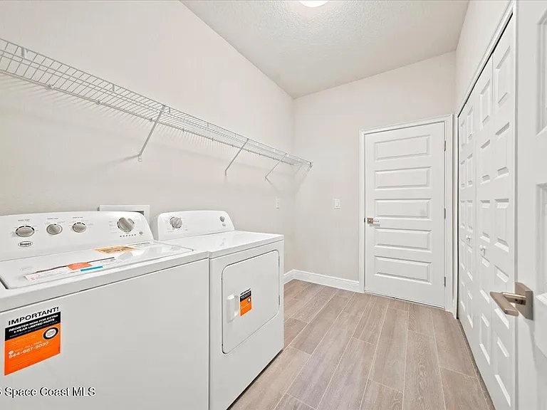 407 Cellini Ave NE — Photo 45