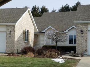215 Parkview Dr, Oregon, IL 61061