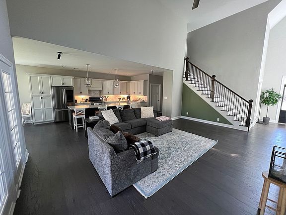 5th image of 404 Alta Ln