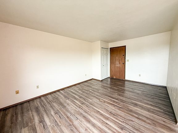 3rd image of 306 11th St #7