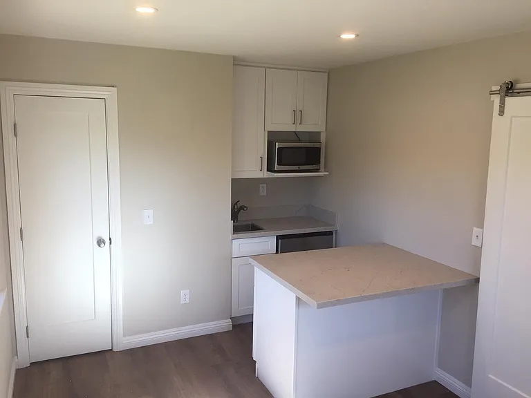 907 Campus Ave #A — Photo 2