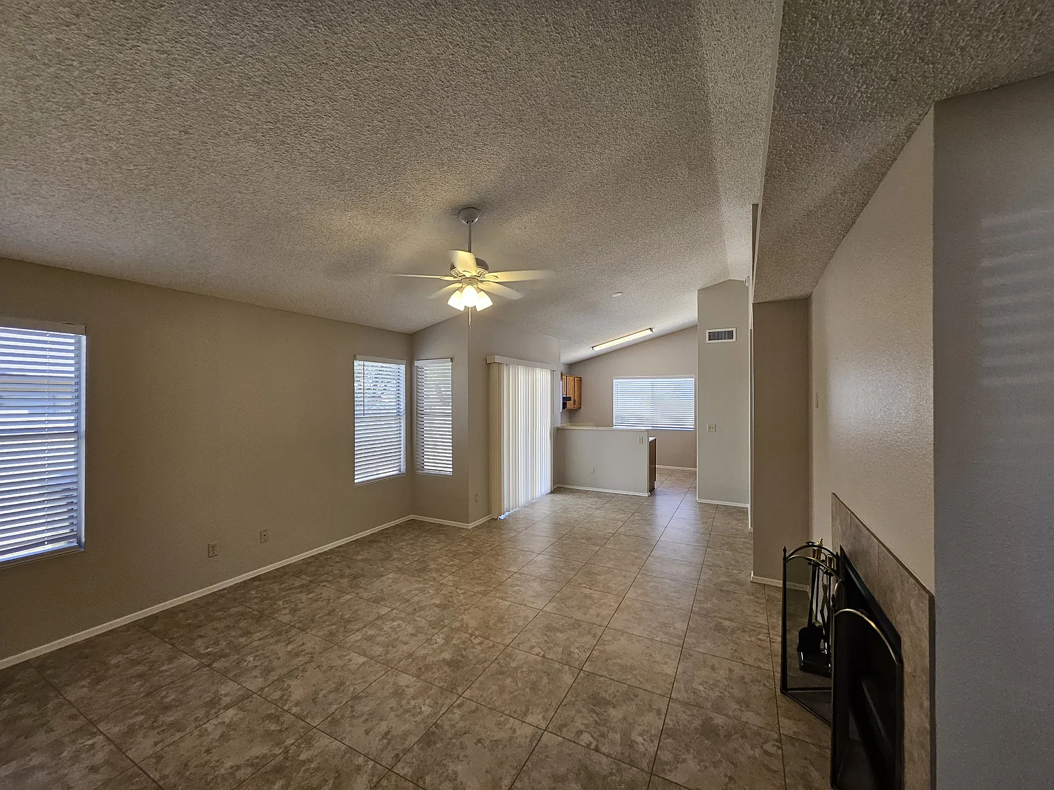 2 bed, 877 sqft, $1,695 — Photo 3