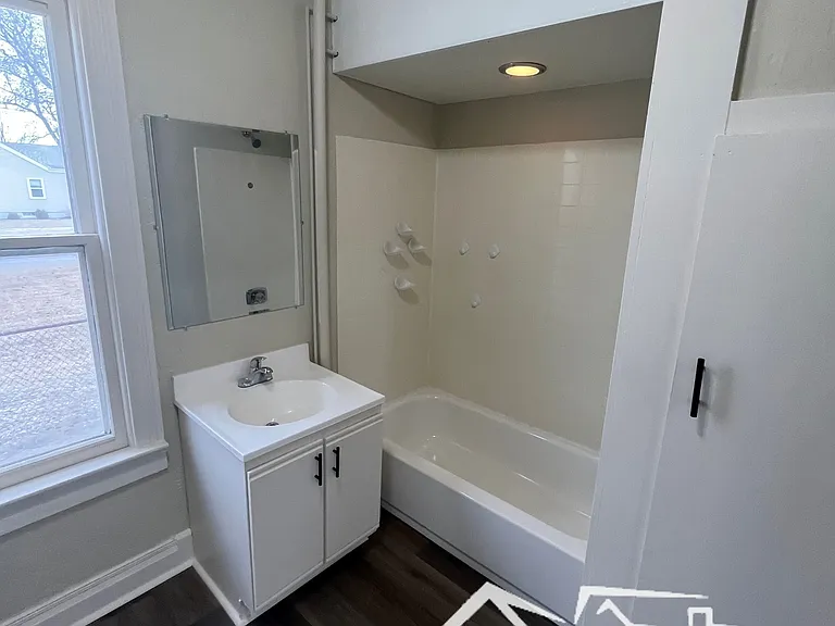 904 W 8th Ave — Photo 8