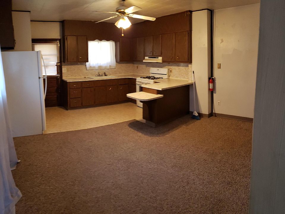 2nd image of 220 4th St