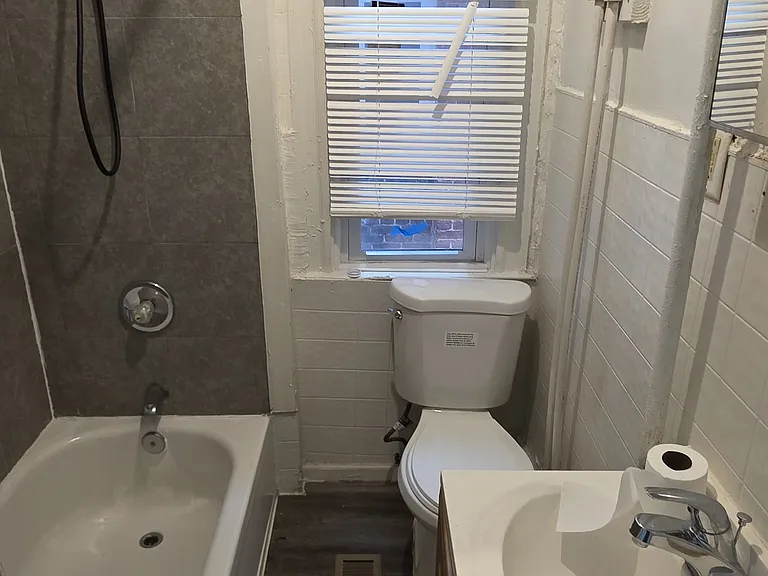 2920 Parkwood Ave #1 — Photo 4
