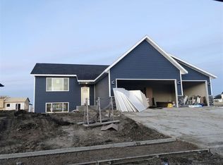 14 Olive Tree Cir, Minot, ND 58703