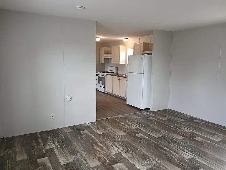 48 Oak St — Photo 4