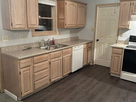 2nd image of 3989 Kelly Ln