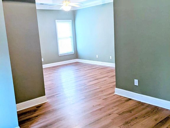 5th image of 68 Lloyd Dr