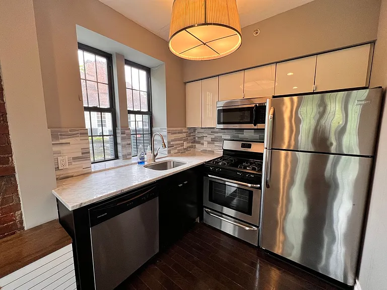 315 Whitney Ave — Photo 7
