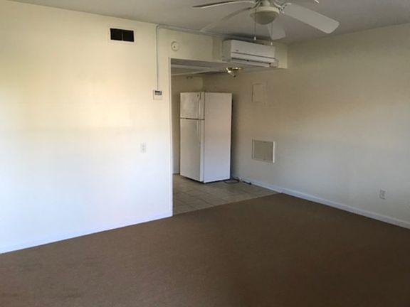 3rd image of 904 E 14th St APT 4