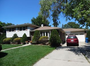 444 Cherry Ct, Roselle, IL 60172
