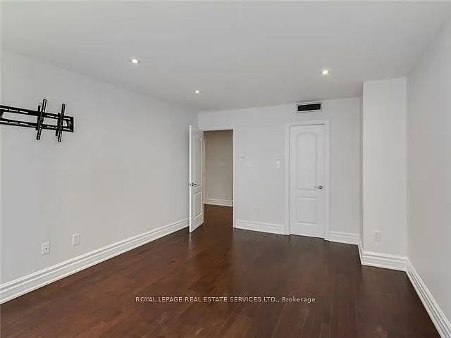 71 Charles St E #Penthouse 1605 — Photo 19