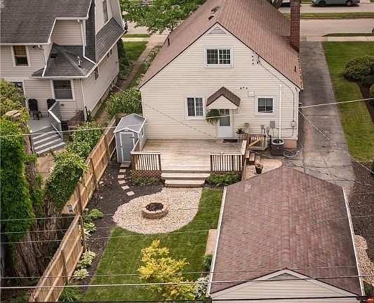 2nd image of 209 Triangle Ave