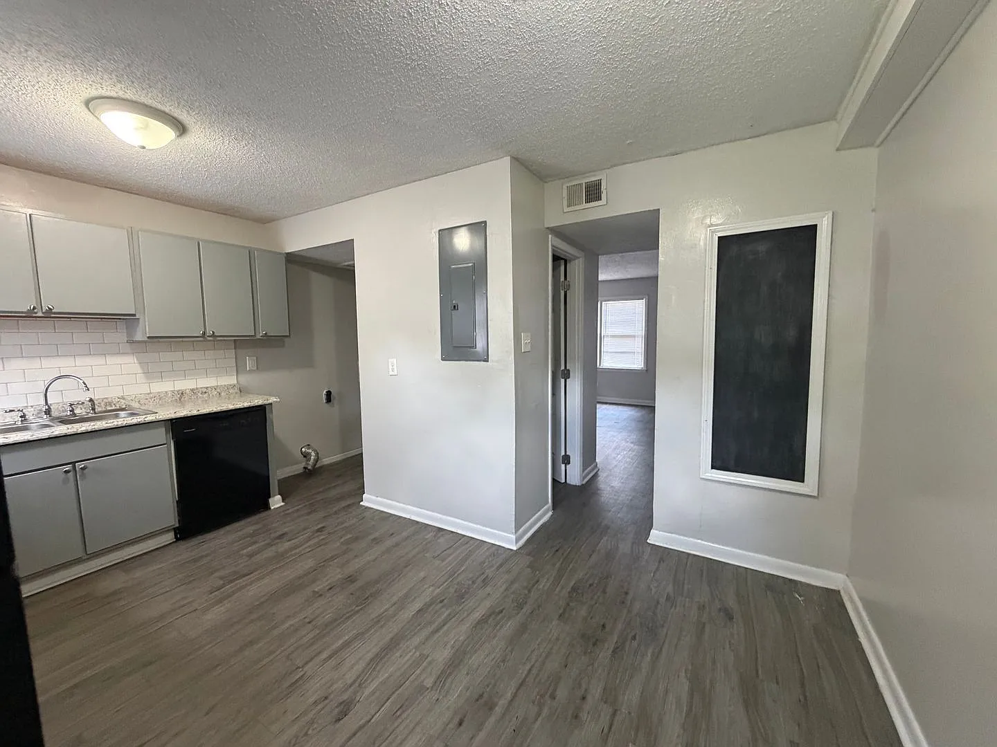 2 bed, 1.5 bath, $875 — Photo 2