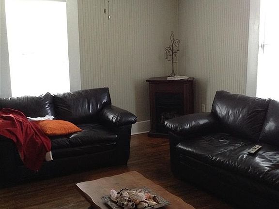 5th image of 107 W Clairborne St