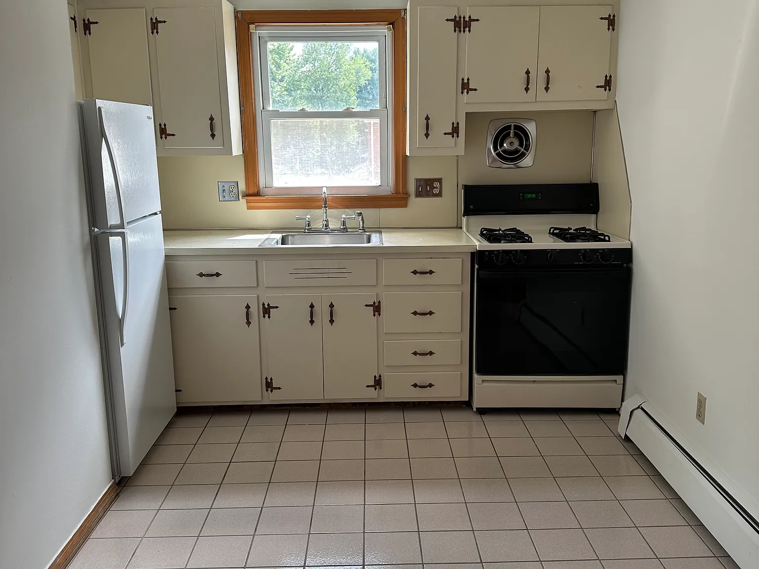 1 bed, 900 sqft, $1,350 — Photo 4