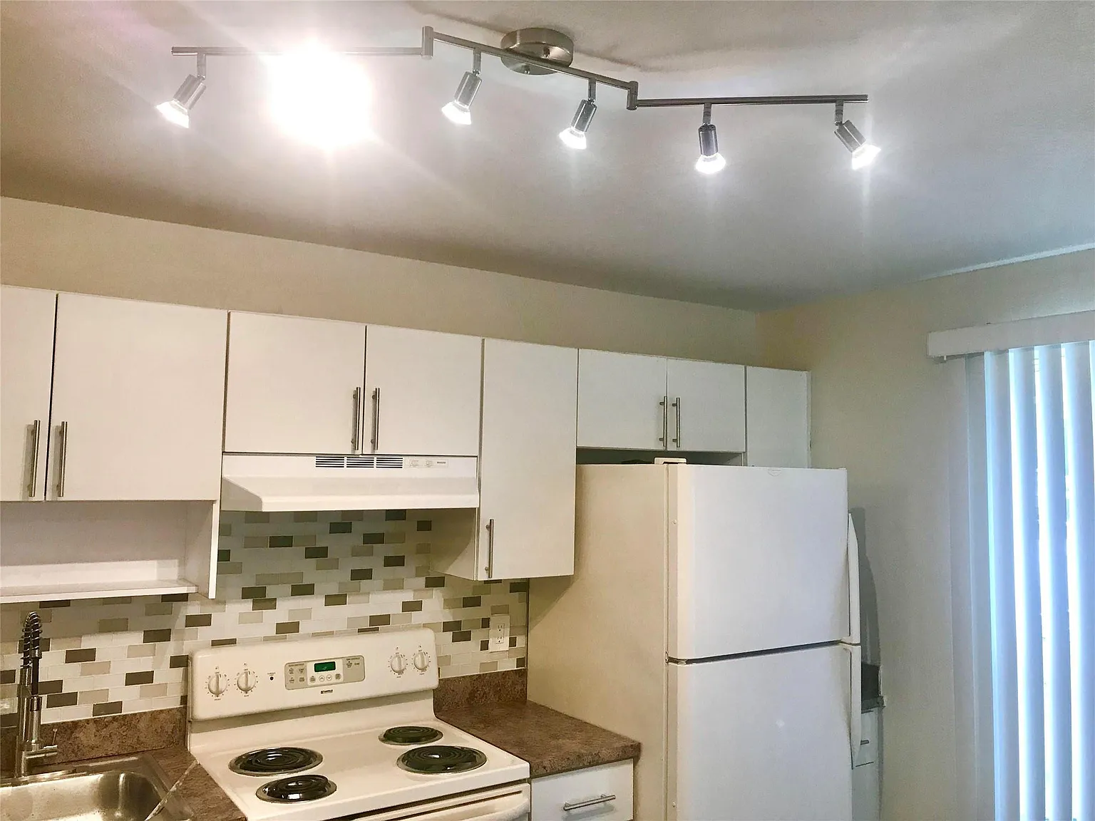 1 bed, 1.0 bath, 800 sqft, $1,800 — Photo 3