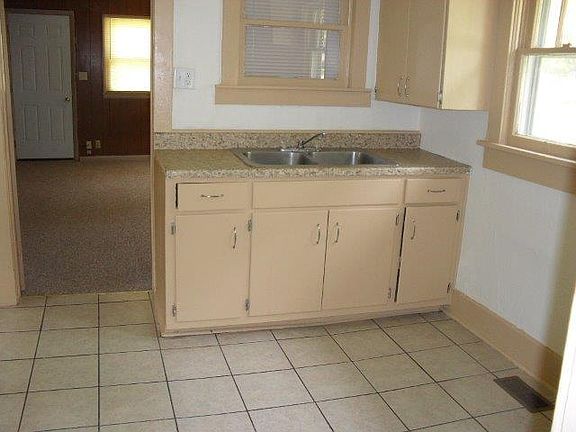 5th image of 425 N 7th St