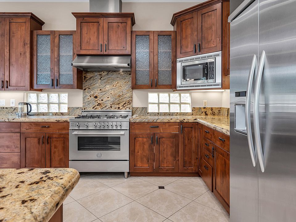 1st image of 48590 Hepburn Dr