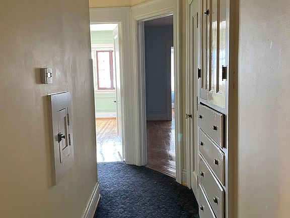 3rd image of 496 Richmond Ave