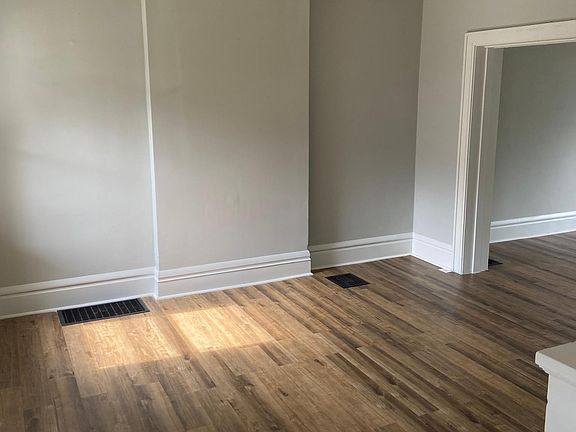 2nd image of 798-800 E Whittier St