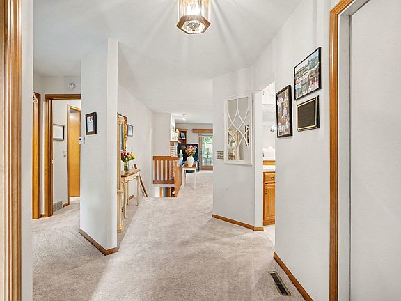 2nd image of 4872 Appletree Ln