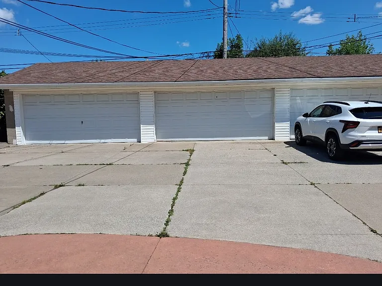 24 Stoneleigh Ave — Photo 2