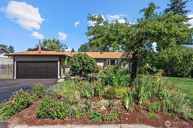 2nd image of 111 2nd Avenue SE