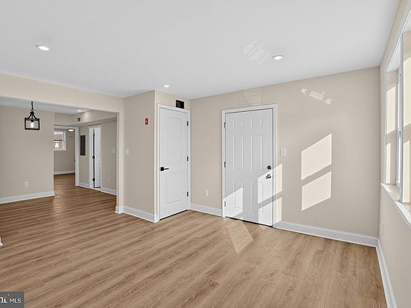 5th image of 121 Rutledge Ave #B