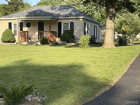 3rd image of 1495 Veterans Dr