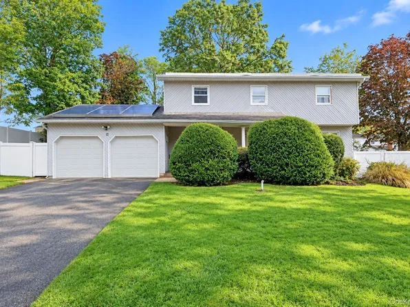 38 Waterford Drive, Wheatley Heights, NY 11798