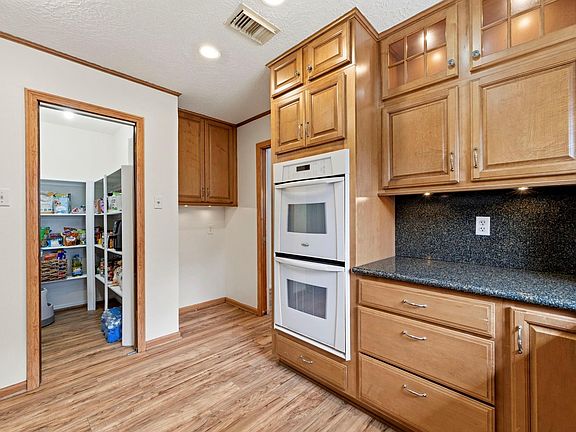 3rd image of 3902 Stillview Dr