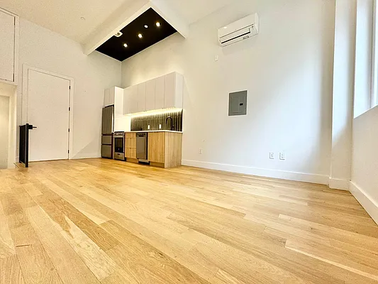 Rented by Pear NYC LLC | media 27