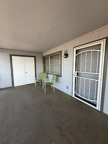 1944 Acoma Blvd W Photo 1