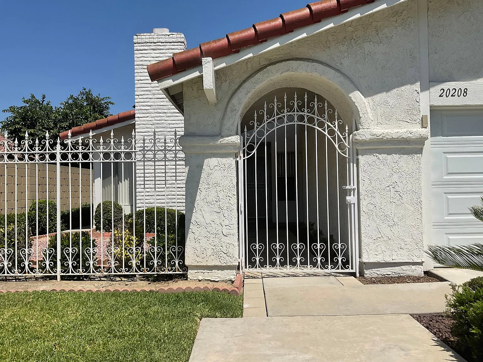 4 bed, 1404 sqft, $3,895 — Photo 2