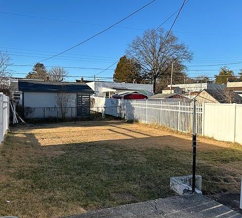 2nd image of 1839 Powell St