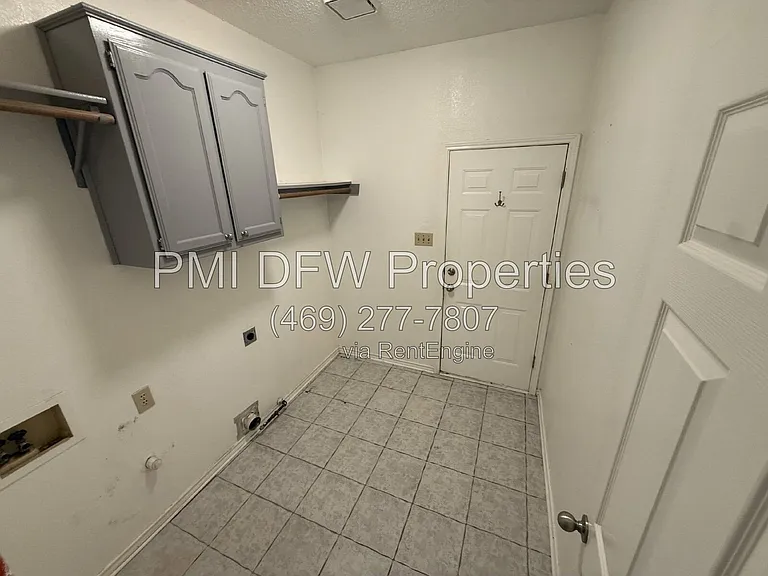 2332 Boardwalk Dr — Photo 10