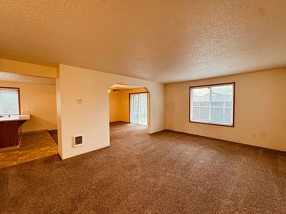 4th image of 191 Larch St