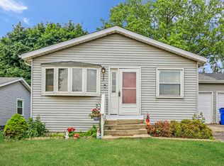 626 Dean Dr, South Elgin, IL 60177