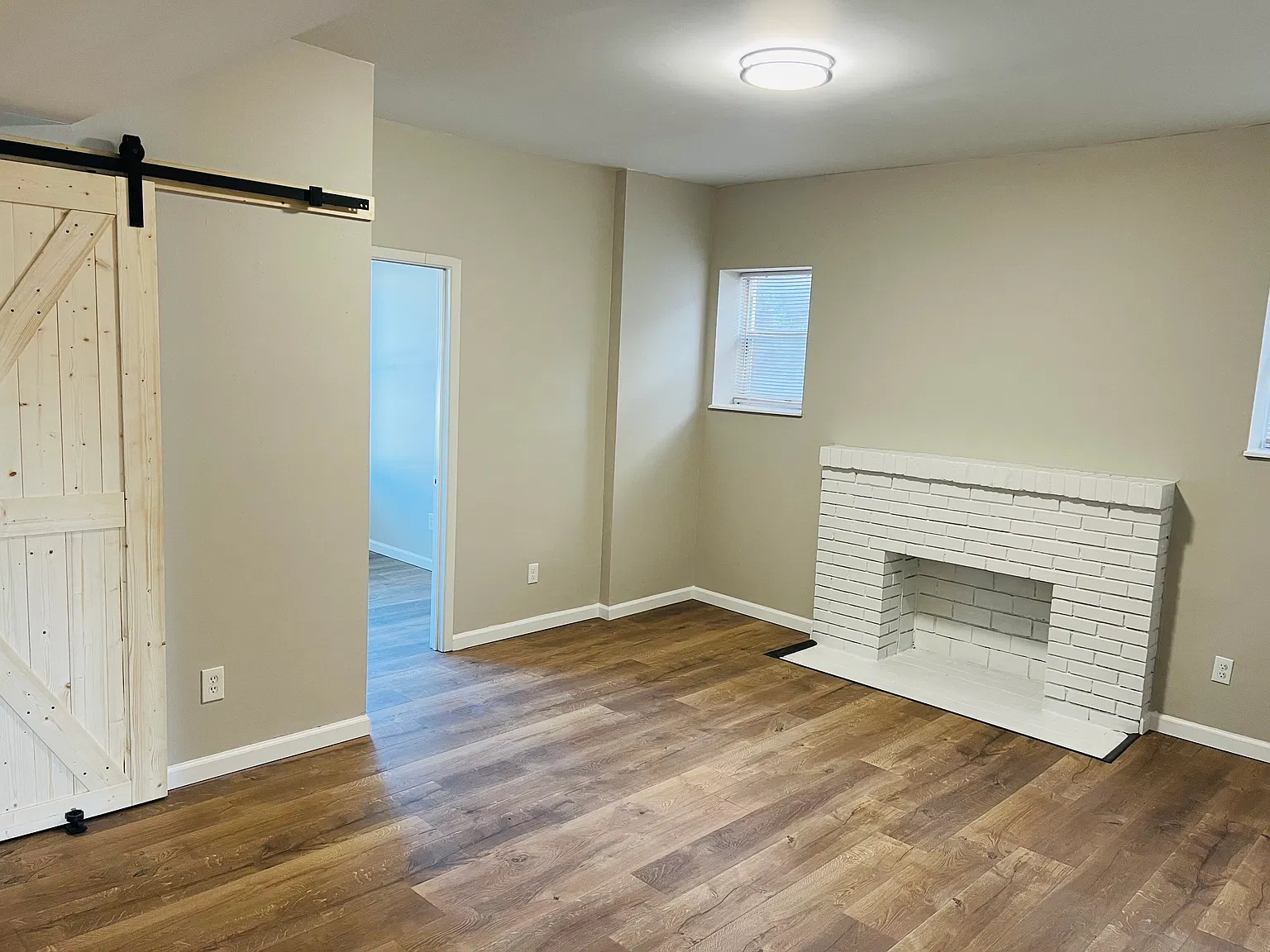 5578 Pershing Ave — Photo 3