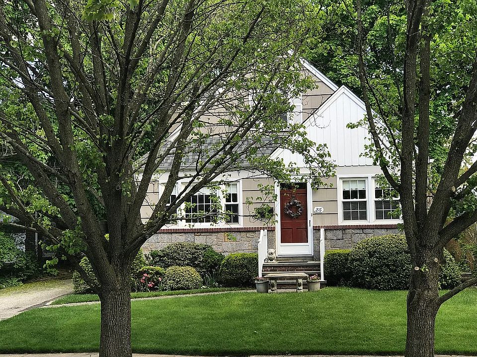 2nd image of 216 Kensington Rd