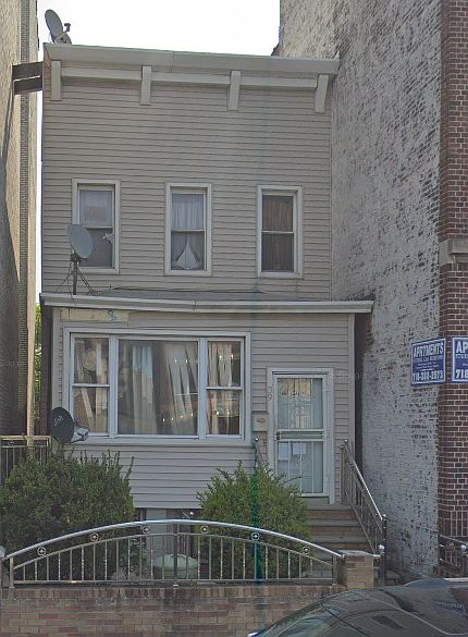 2nd image of 39 E 31st St