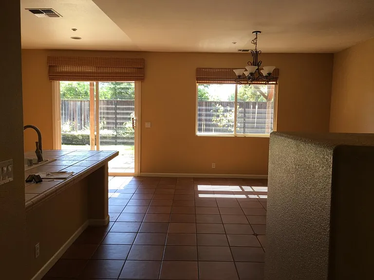 604 Snapdragon Ct — Photo 5