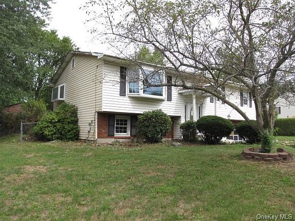 2nd image of 5 Buckingham Dr
