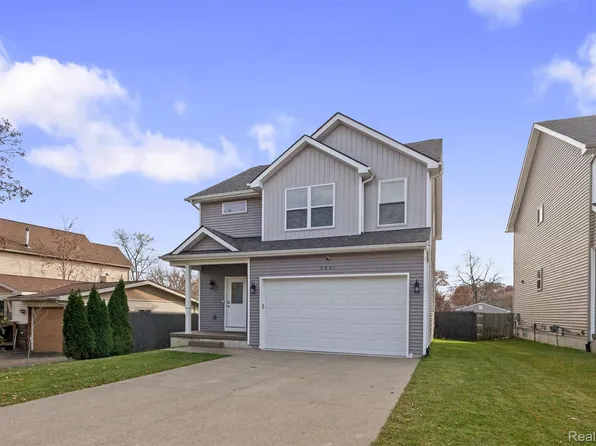 4001 Elmhurst Rd, Waterford, MI 48328