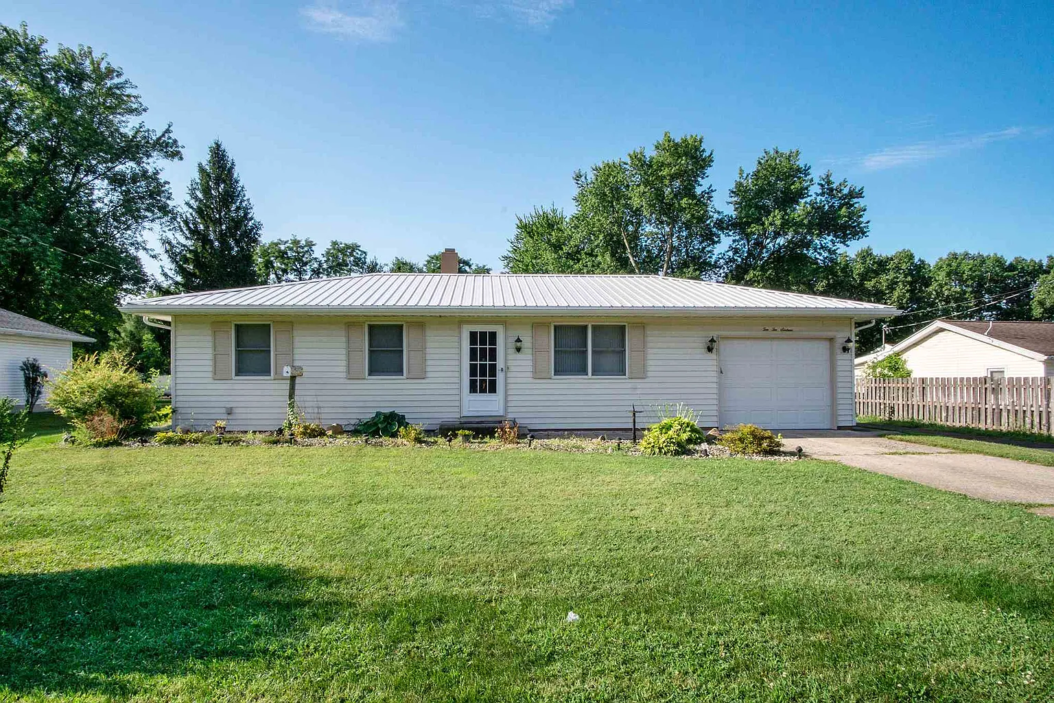 10216 Neely St photo 1