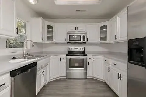 3 bed, 1856 sqft, $1,700 — Photo 3
