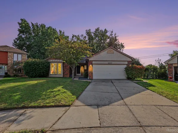 46607 Foxtail Ct, Macomb, MI 48044